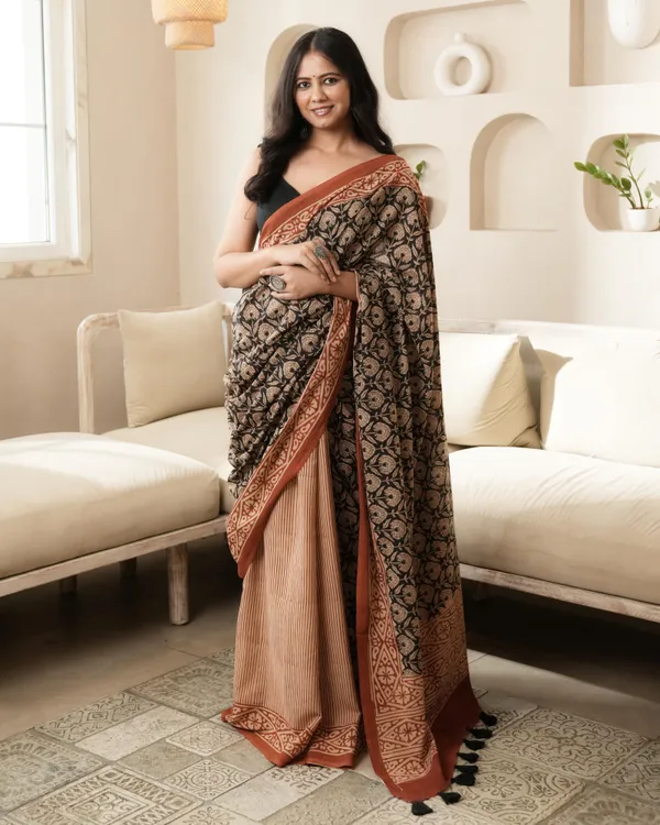 Black_Cotton_Dual_Print_Mul_Saree_For_Women